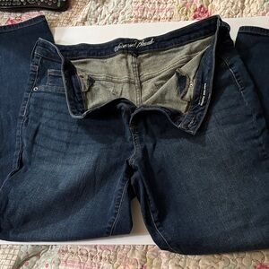 Universal Thread women’s Dark Blue Relaxed Jeans